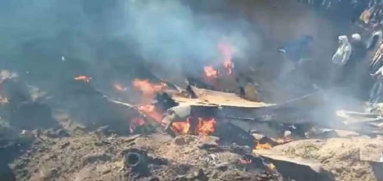 Hindistan’da 2 savaş uçağı havada çarpıştı