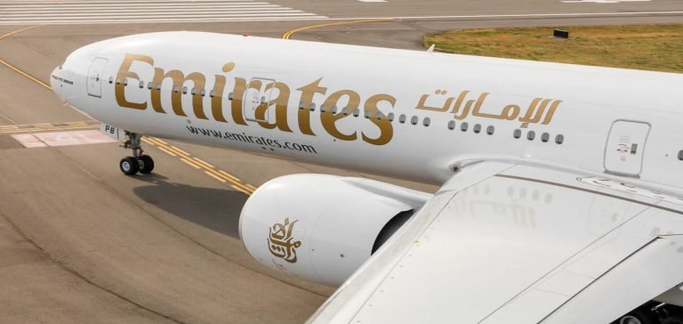 Emirates 50 yeni A350 model uçağında yüksek hızlı geniş bant internet bağlantısı sunmak için yatırım yapıyor