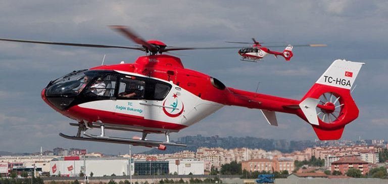 Ambulans helikopterler adeta bir hava hastanesine dönüşüyor
