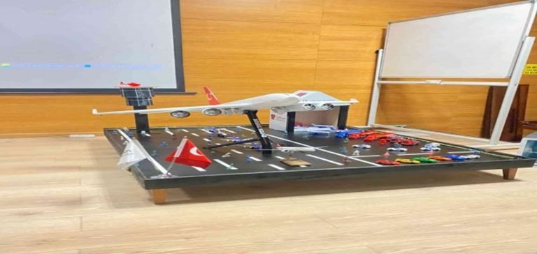 Atık malzemelerden havalimanı tasarlandı