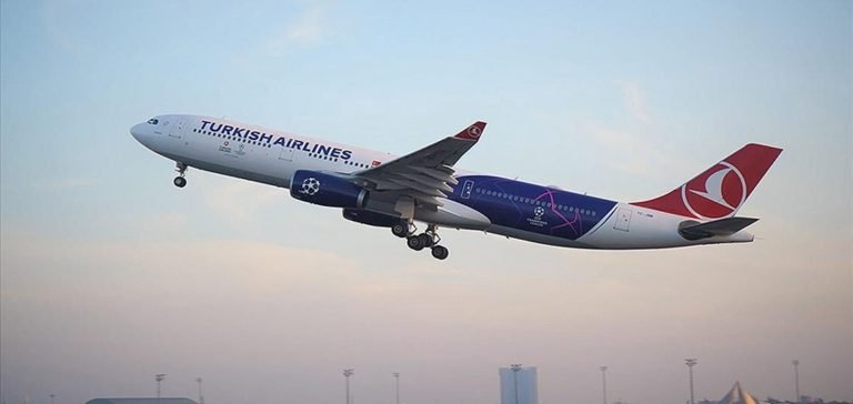 THY’nin UEFA Şampiyonlar Ligi temalı uçağı gökyüzüyle buluştu