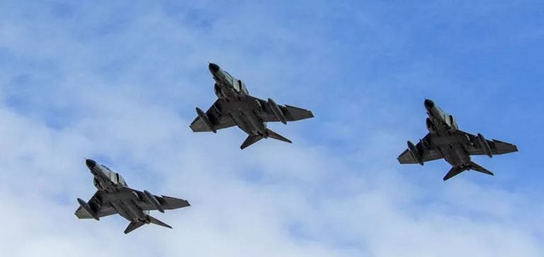 Yunanistan’a ait savaş uçağı düştü