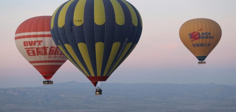 Kapadokya’da turistler yeni yılın ilk gününü gökyüzünde karşıladı