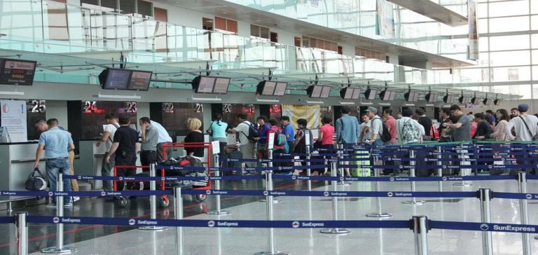 İzmir Adnan Menderes Havalimanı’nı kullanan yolcu sayısı 10 milyona dayandı