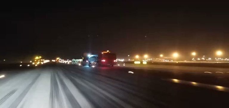 Erzurum Havalimanı’nda kar mesaisi