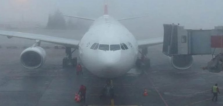 Sabiha Gökçen’de sis nedeniyle seferler aksıyor