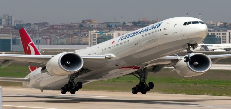 THY’nin Tokyo uçağı, Bakü’ye acil iniş yaptı