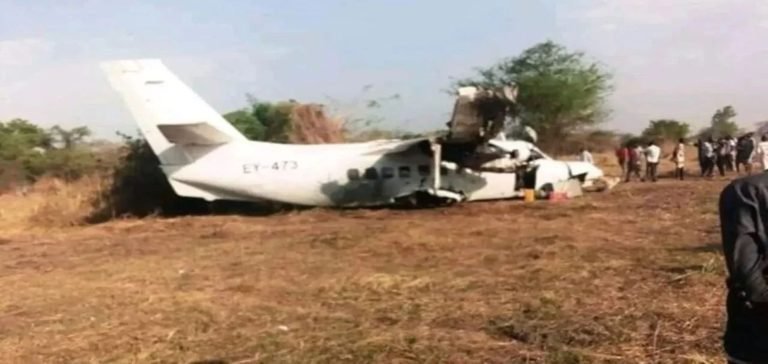 Kalkışa geçen uçak bir dakika sonra yere çakıldı