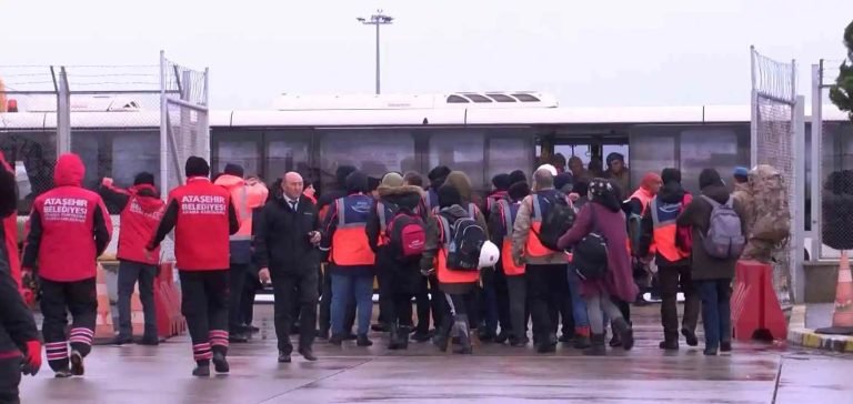 700 kişilik arama kurtarma ekibi, Sabiha Gökçen Havalimanı’ndan deprem bölgesine gitti