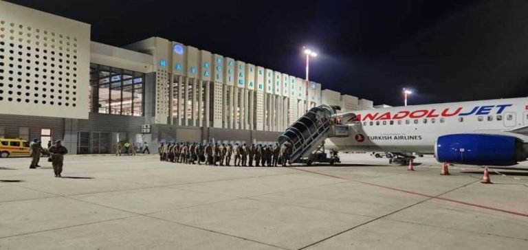 Edremit’ten komandolar deprem bölgesine uçak ile sevk edildi