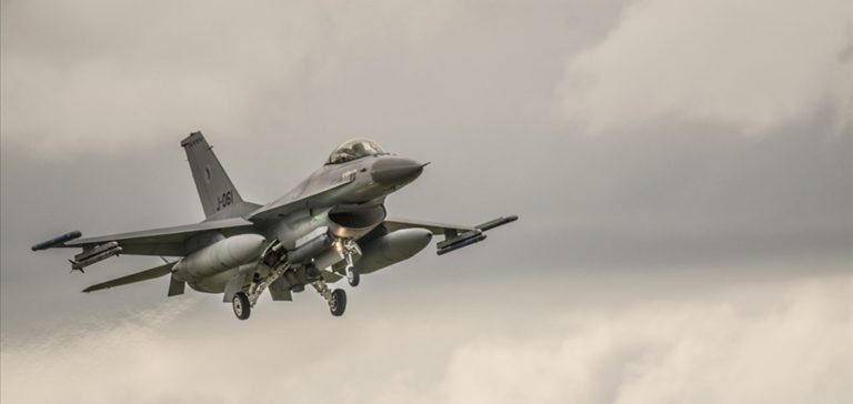 ABD’li vekillerden Başkan Biden’a, Ukrayna’ya F-16 verilmesi çağrısı