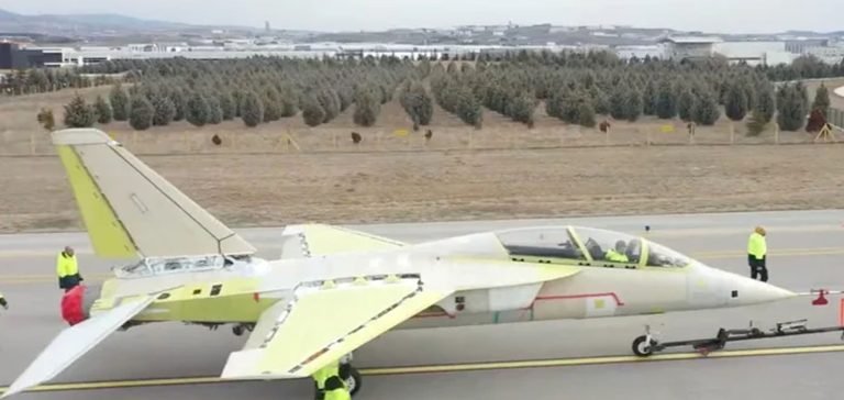 Türkiye’nin jet eğitim uçağı Hürjet motorunu çalıştırdı