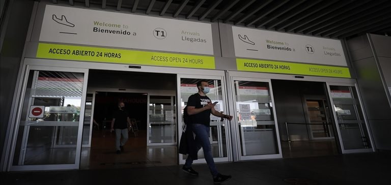 İspanya’daki havalimanlarında sıvı ve elektronik cihaz kontrolü 2024’te kalkıyor