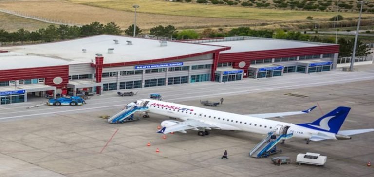Malatya Havalimanı da hasar gördü