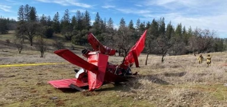Ambulans uçak düştü: 5 ölü