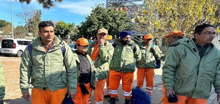 Hindistan’dan deprem bölgelerine ek yardım uçuşu