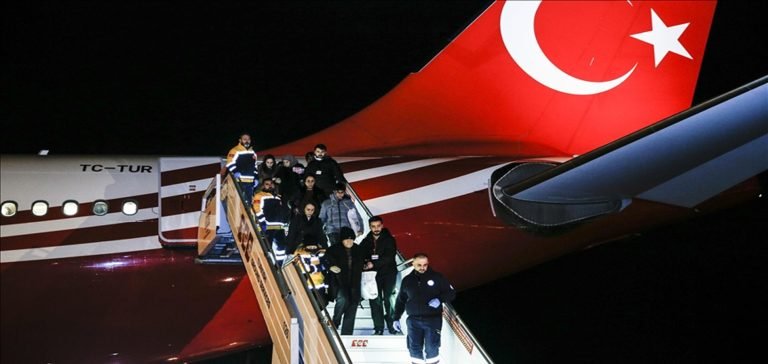 Cumhurbaşkanlığına ait “TUR” uçağı deprem bölgesinden 14 yaralıyı Ankara’ya nakletti