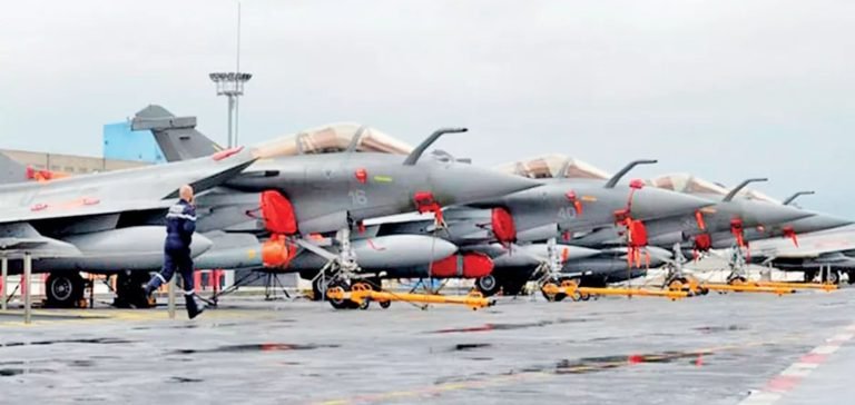 Fransa, Ukrayna’ya uçak vermeye hazır