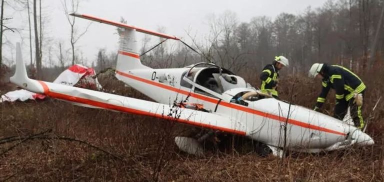 Almanya’da küçük uçak zorunlu iniş yaptı