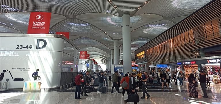 İGA’dan yolculara “havalimanına gelmeden seferinizi kontrol edin” uyarısı