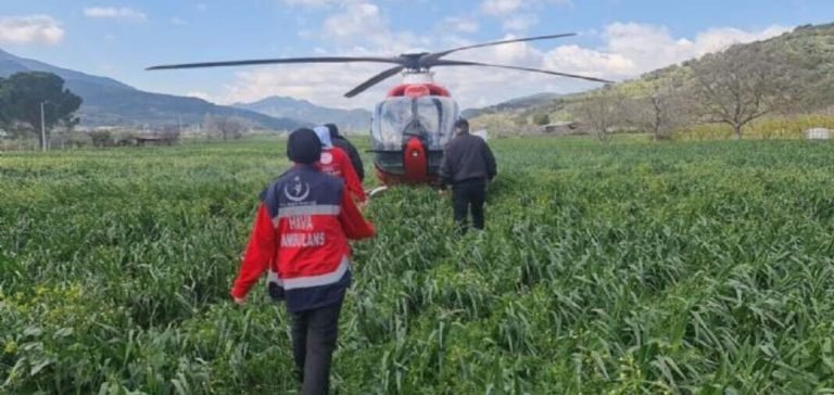 İzmir’de Helikopter tarlaya indi