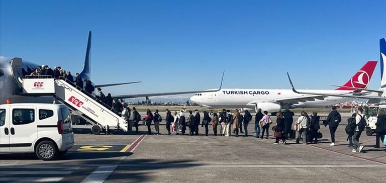 THY deprem bölgesinden 417 bin 199 kişiyi tahliye etti