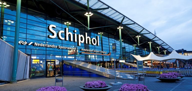Schiphol Havalimanı uçuşları azaltıyor, IATA ve hava yolu şirketlerinden tepki