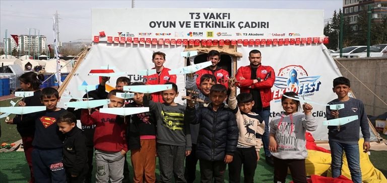Adıyaman’ın depremzede çocukları T3 Vakfı ile model uçak yaptı