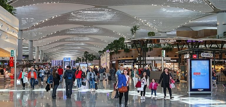 İstanbul Havalimanı yolcu karşılama için acentalara ve rehberlere açıldı