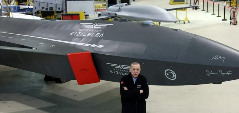 Cumhurbaşkanı Erdoğan, Özdemir Bayraktar Milli Teknoloji Merkezi’ni ziyaret etti