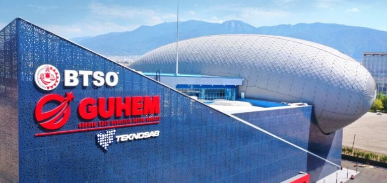 Gökmen Uzay Havacılık Eğitim Merkezi kozmonot ve astronotları ağırladı