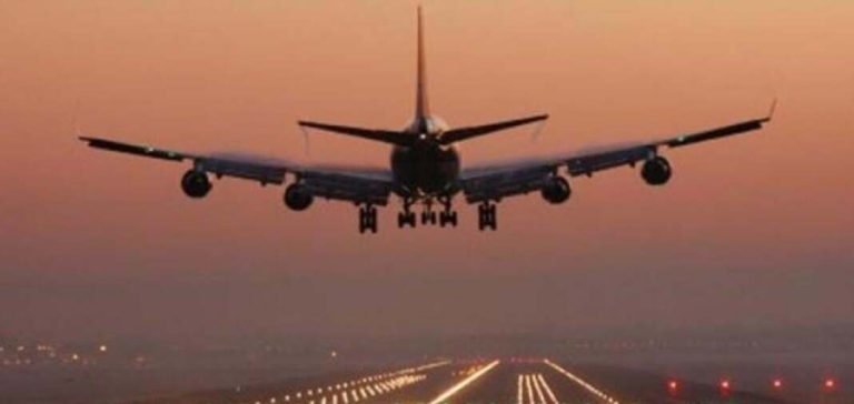 Yolcu, kabin ekibine saldırınca uçak acil iniş yaptı