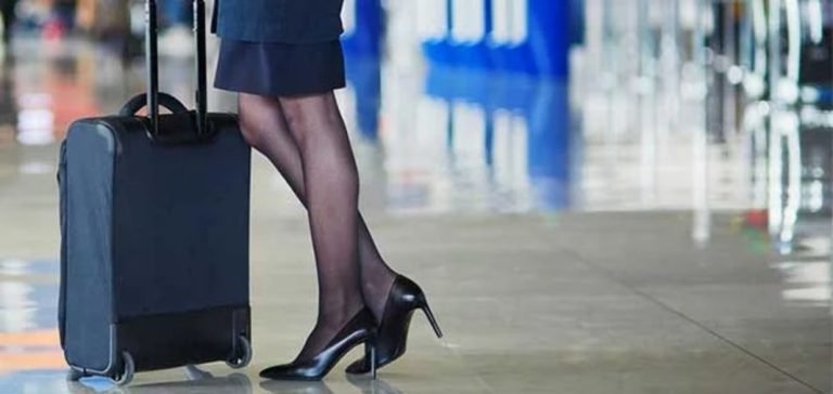 Sarhoş pilot uçuş arasında aynı uçakta görevli hotese cinsel saldırıya kalkıştı