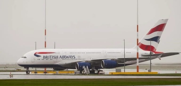 Antalya semalarında arızalanan uçak güvenli şekilde indirildi