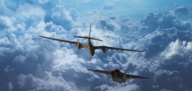 Bayraktar Kızılelma ve Bayraktar Akıncı kol uçuşu gerçekleştirdi