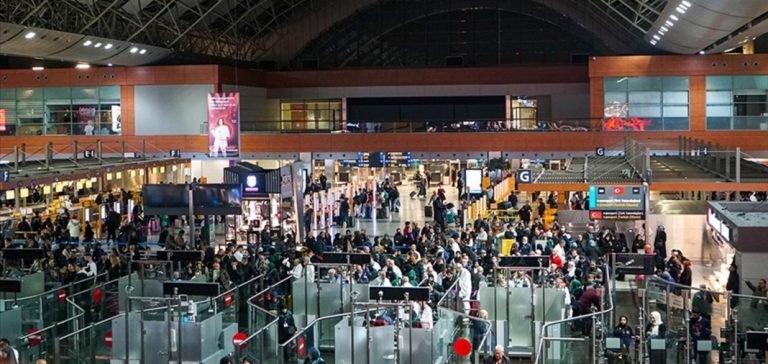 Sabiha Gökçen Havalimanı’nda bayram yoğunluğu başladı