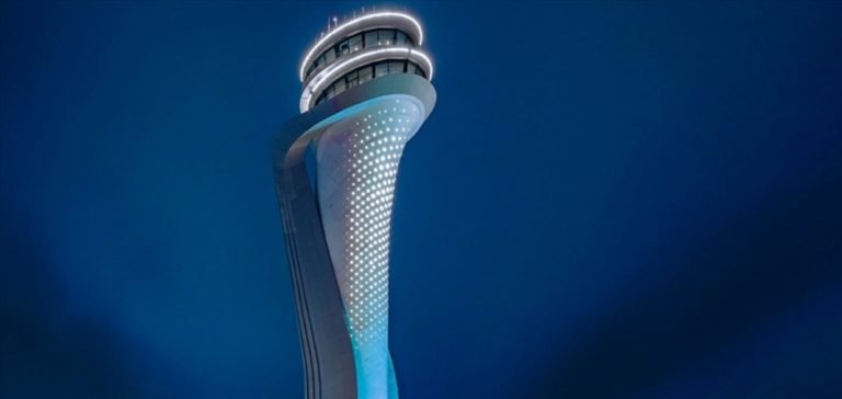 İstanbul Havalimanı Trafik Kontrol Kulesi mavi renkle ışıklandırıldı
