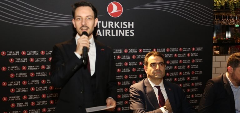 THY Hollanda yönetiminin verdiği iftar yemeğinde depremzedeler unutulmadı