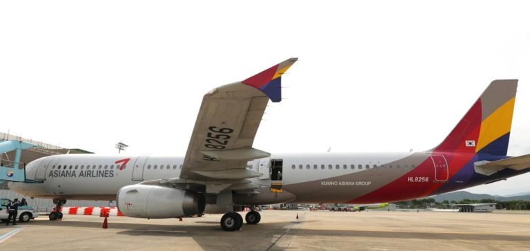 Asiana Airlines, uçağın kapısının açılmasının ardından acil çıkış koltuklarına bilet satışını durdurdu