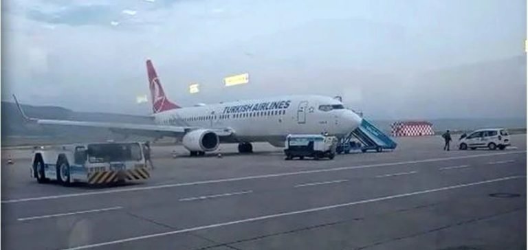 THY uçağına iniş sırasında kuş çarptı