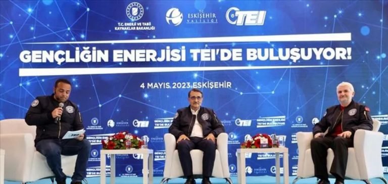Enerji ve Tabii Kaynaklar Bakanı Dönmez, TEI’de meslek lisesi öğrencileriyle buluştu