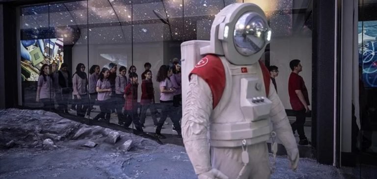 Türkiye’nin uzay ve havacılık teknolojisi alanında ilk meslek lisesi öğrencilerini bekliyor