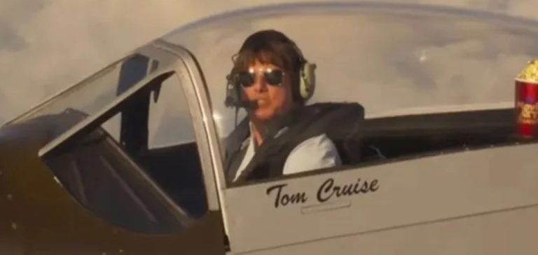 Tom Cruise MTV ödülünü uçak kullanırken kabul etti