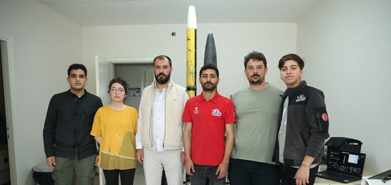 Üniversite öğrencileri, geliştirdikleri roketle ABD’de yarışacak