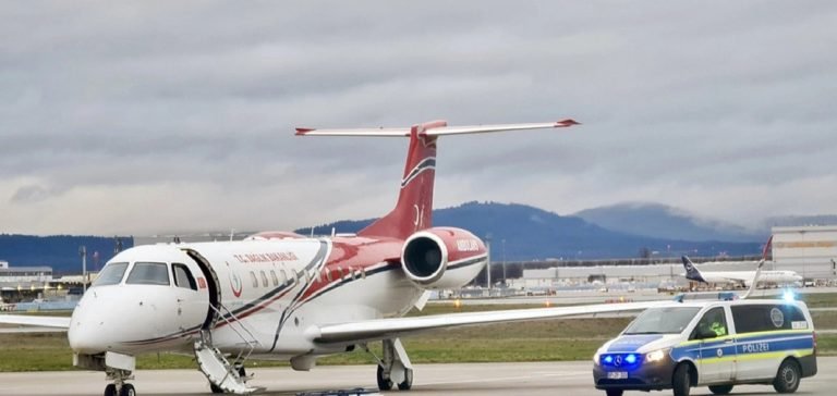 Depremzedenin yardımına ambulans uçak yetişti