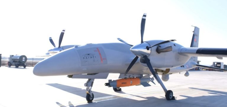 Bayraktar AKINCI’nın Hassas Güdüm Kiti ile yaptığı test atışı başarıyla tamamlandı