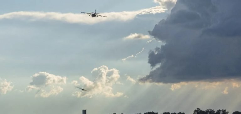 Rus savaş uçağı Azak Denizi’ne düştü, pilot boğularak öldü