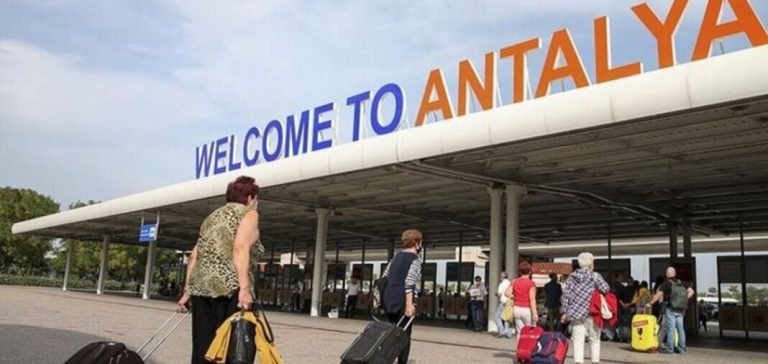 Antalya Havalimanı tüm zamanların uçak trafiği rekorunu kırdı