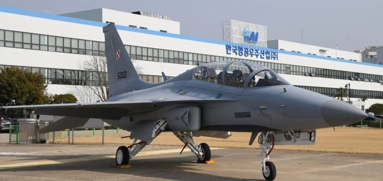 Polonya’nın ilk FA-50 hafif taarruz uçağı ülkeye ulaştı
