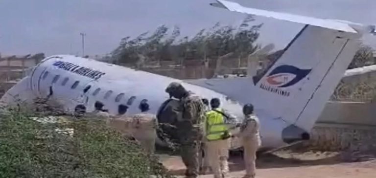 Mogadişu’da uçak kazası: 1 yaralı